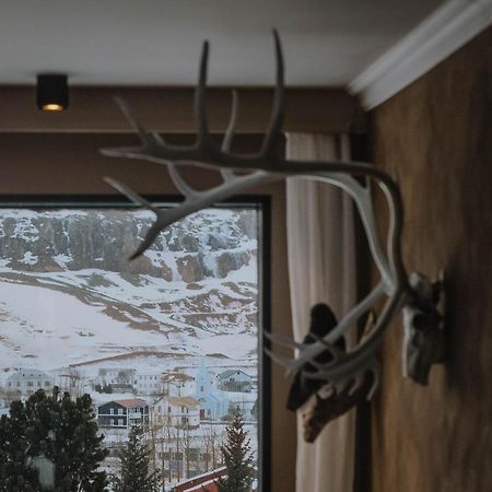 Botnahlid Villa, Mountain And Town Views And Outdoor Sauna Сейдисфьордюр Экстерьер фото