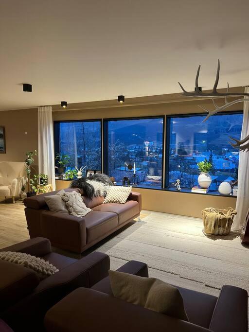 Botnahlid Villa, Mountain And Town Views And Outdoor Sauna Сейдисфьордюр Экстерьер фото