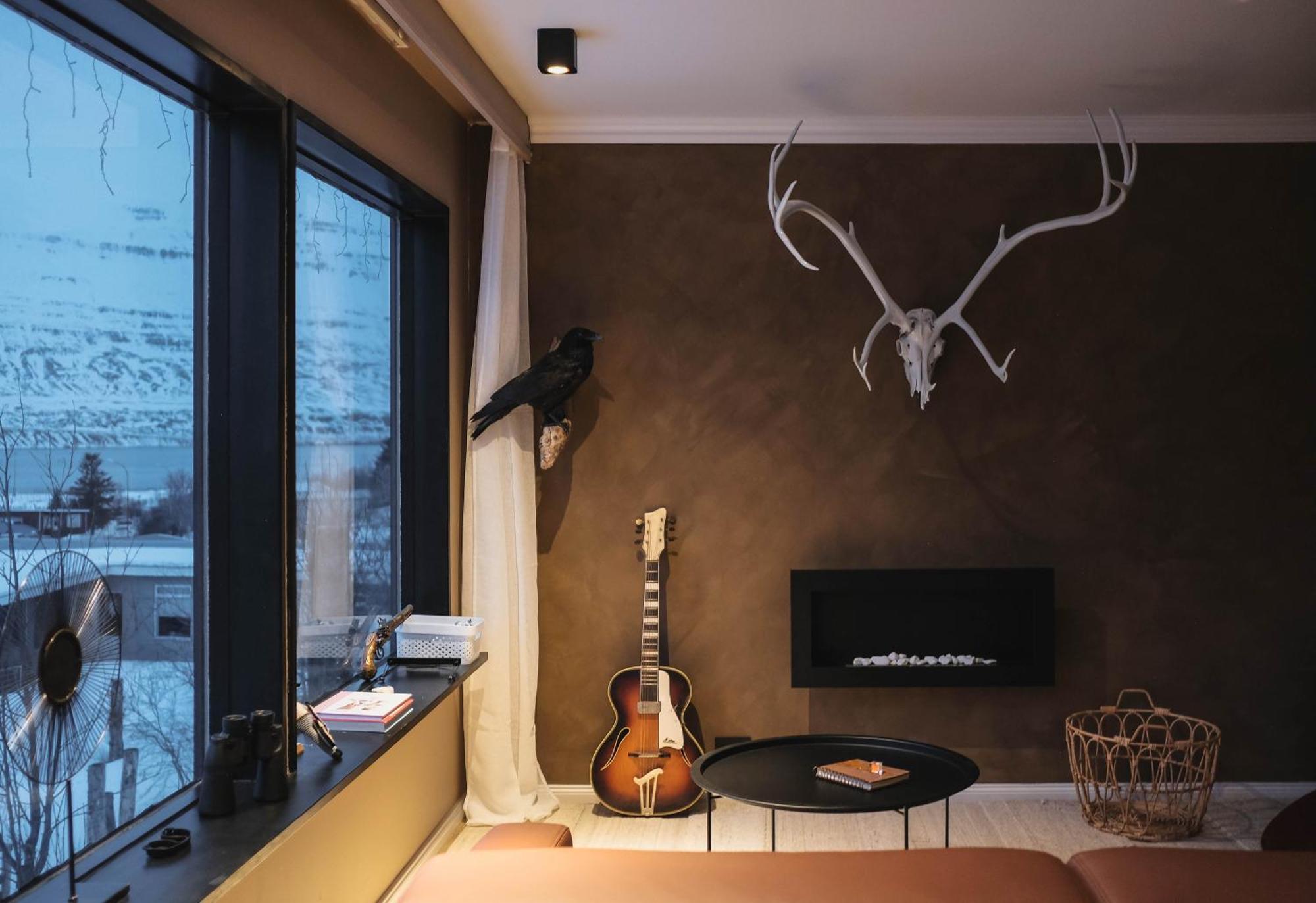 Botnahlid Villa, Mountain And Town Views And Outdoor Sauna Сейдисфьордюр Экстерьер фото
