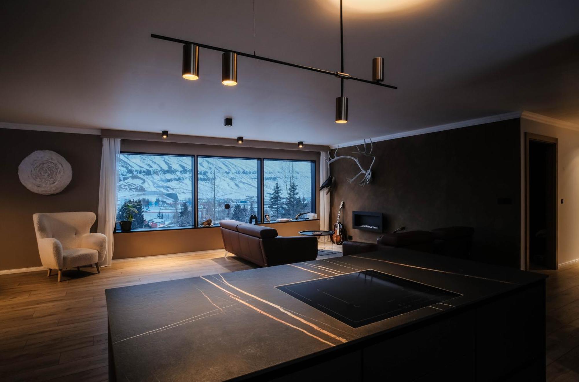 Botnahlid Villa, Mountain And Town Views And Outdoor Sauna Сейдисфьордюр Экстерьер фото