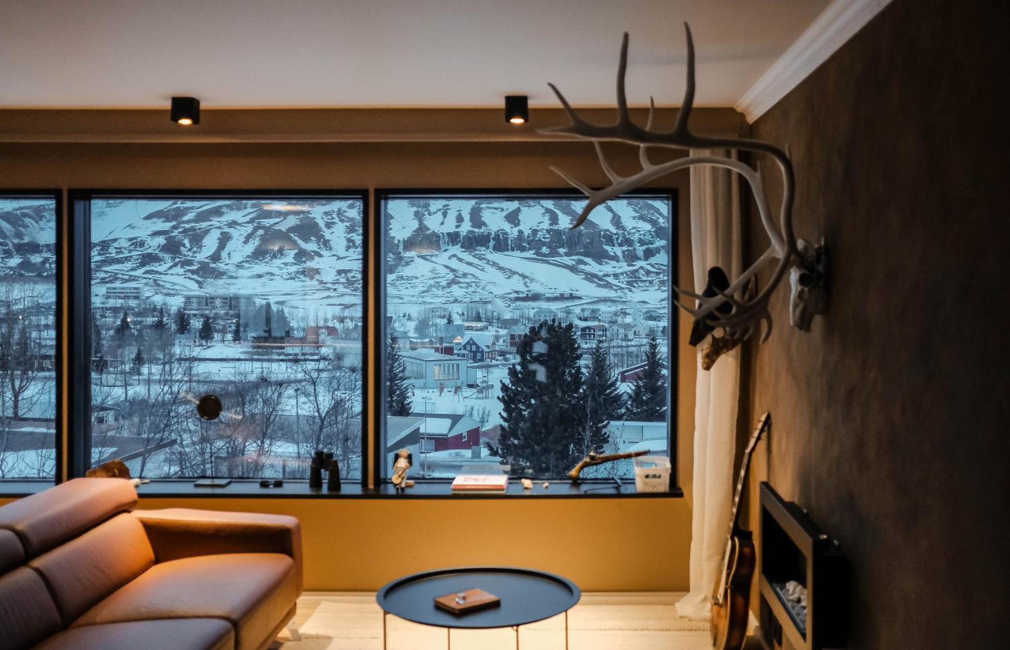 Botnahlid Villa, Mountain And Town Views And Outdoor Sauna Сейдисфьордюр Экстерьер фото