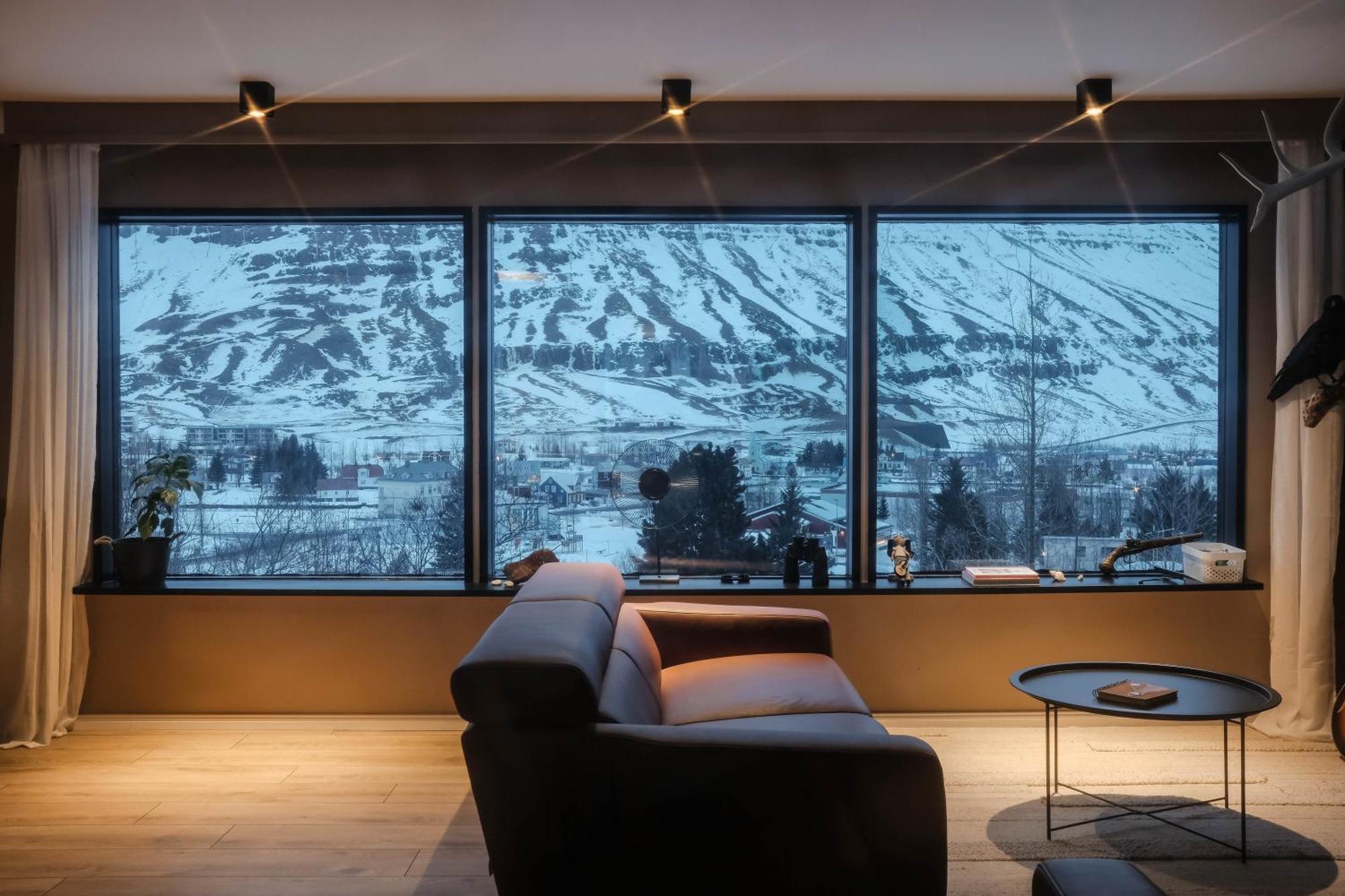 Botnahlid Villa, Mountain And Town Views And Outdoor Sauna Сейдисфьордюр Экстерьер фото