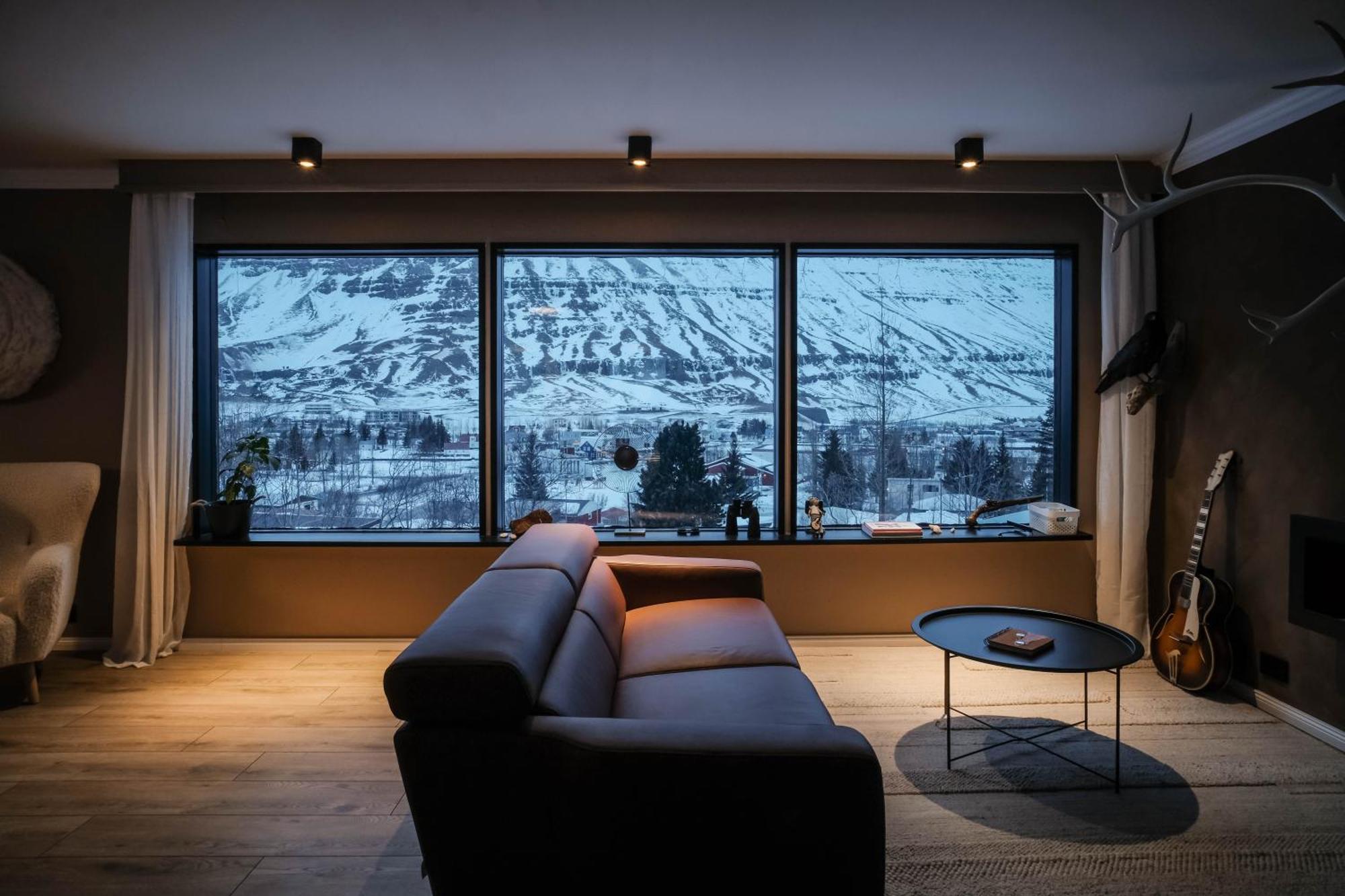 Botnahlid Villa, Mountain And Town Views And Outdoor Sauna Сейдисфьордюр Экстерьер фото