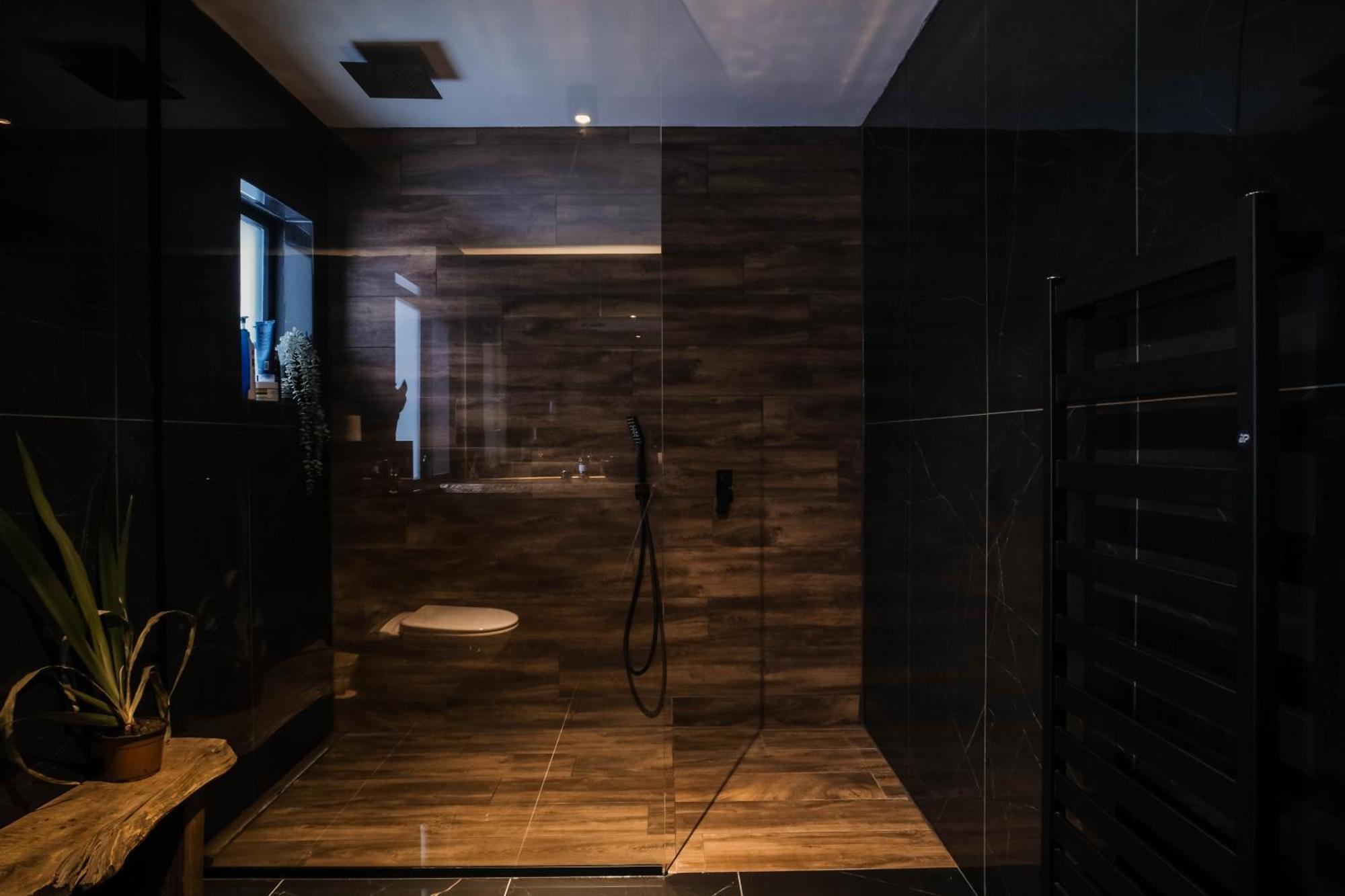 Botnahlid Villa, Mountain And Town Views And Outdoor Sauna Сейдисфьордюр Экстерьер фото