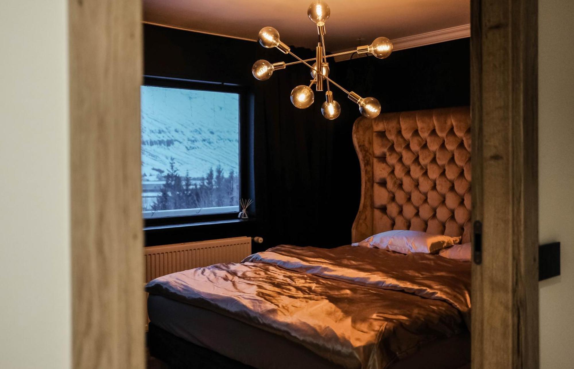 Botnahlid Villa, Mountain And Town Views And Outdoor Sauna Сейдисфьордюр Экстерьер фото